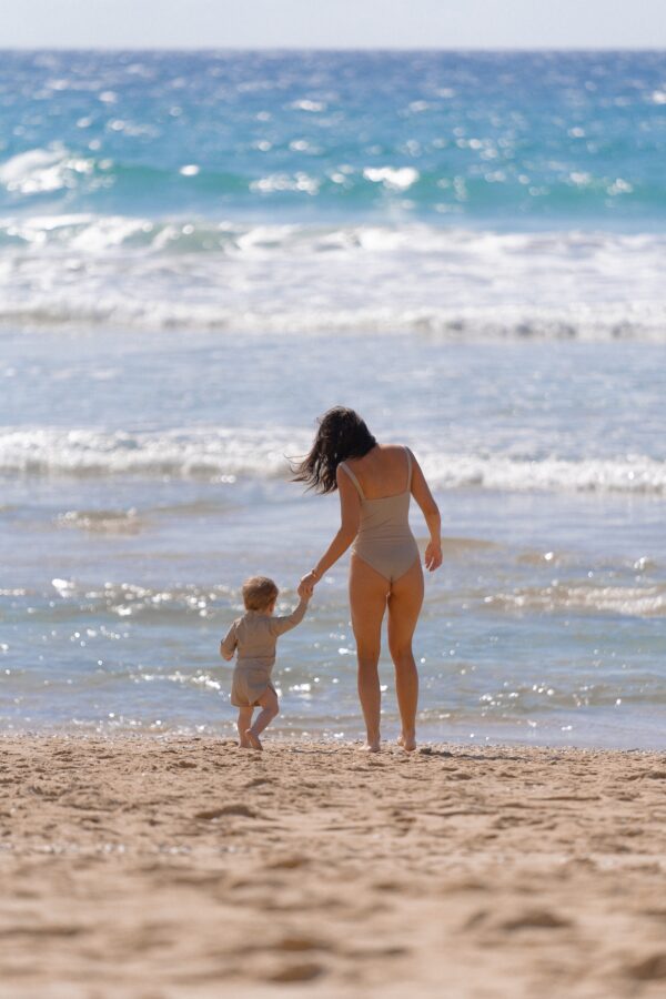 A woman and a child walking on The Bay Maillot - Tort Colour.